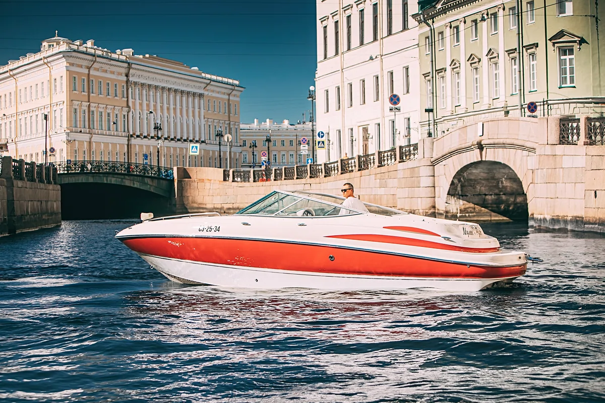 Катер Moulin Rouge image- 3